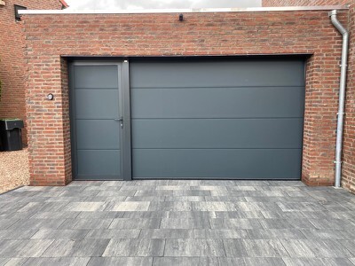 Garagedeur met loopdeur