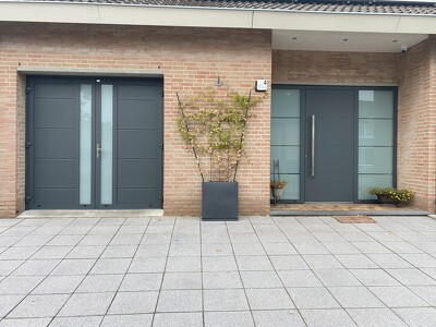 Openslaande garagedeuren met glas