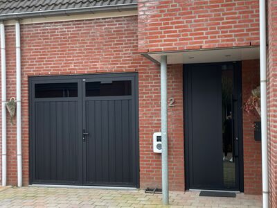 AW30-1 met bijpassende garagedeur