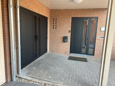 Modern black met smoked glas