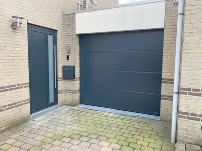 AW30-1 met bijpassende garagedeur
