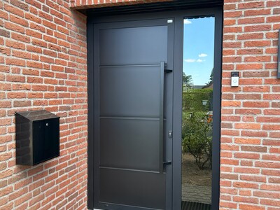 Zwarte aluminium voordeur AW40-1