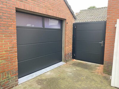 Strokend met garagedeur