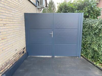 Dubbele tuinpoort. Stucco 7016