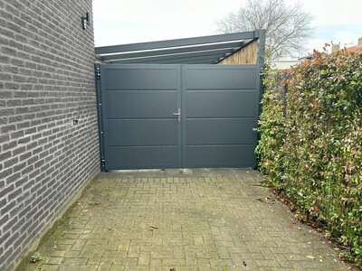 Tuinpoort met stucco paneel