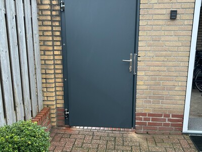 Tuinpoort met gesloten achterzijde